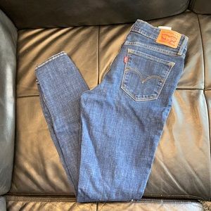 Levi’s 711 skinny jeans